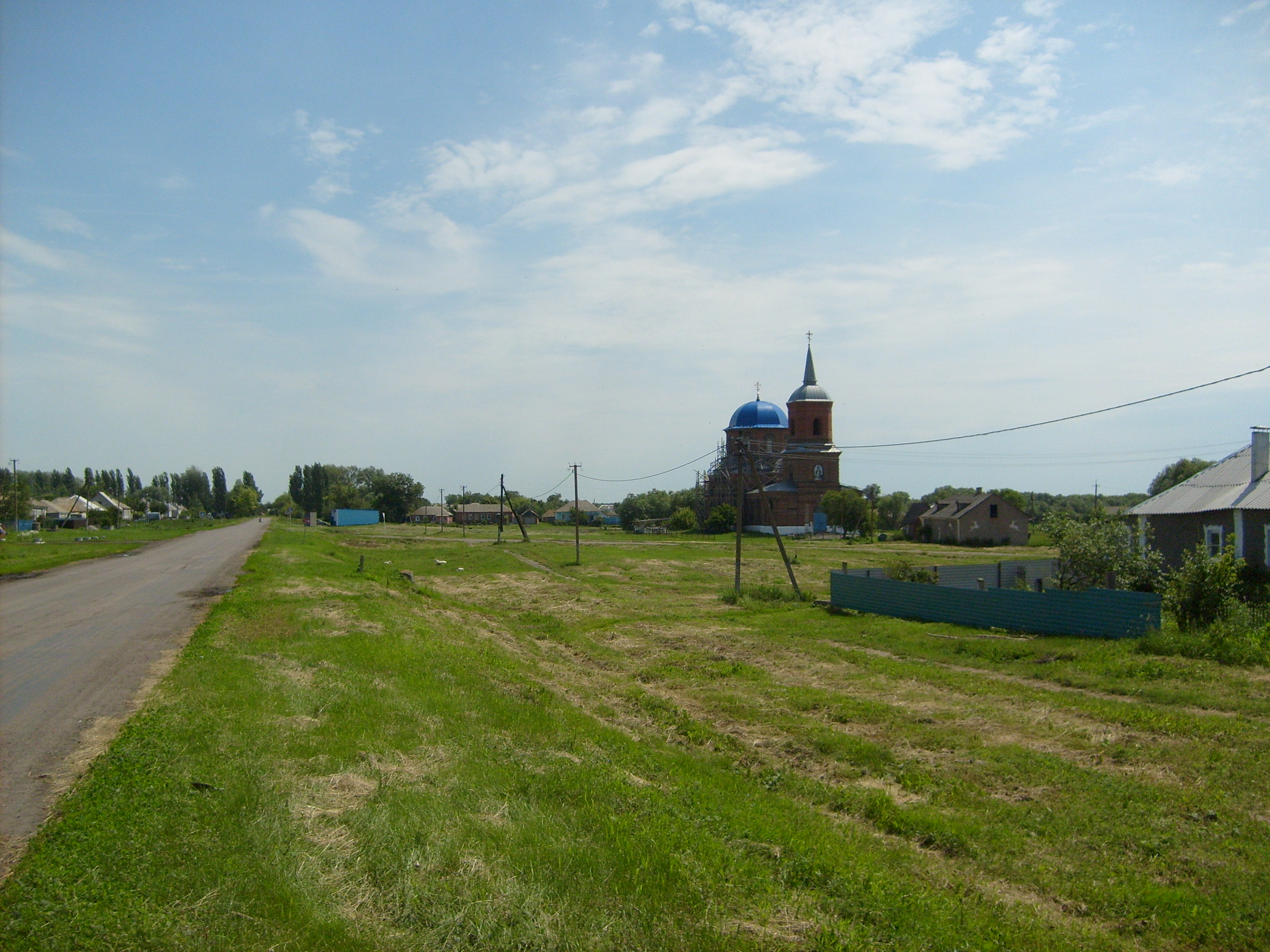 улица Ленинградская, вид на церковь.